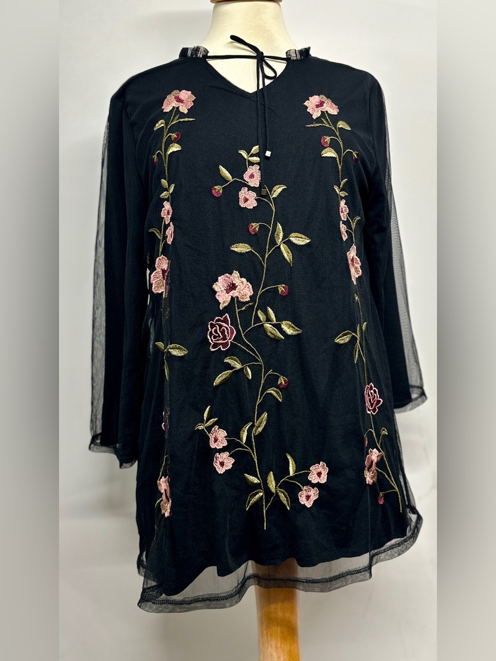Chico’s Size 1 Black Sheer Mesh Floral Embroidered Tunic Top 3/4 Sleeve